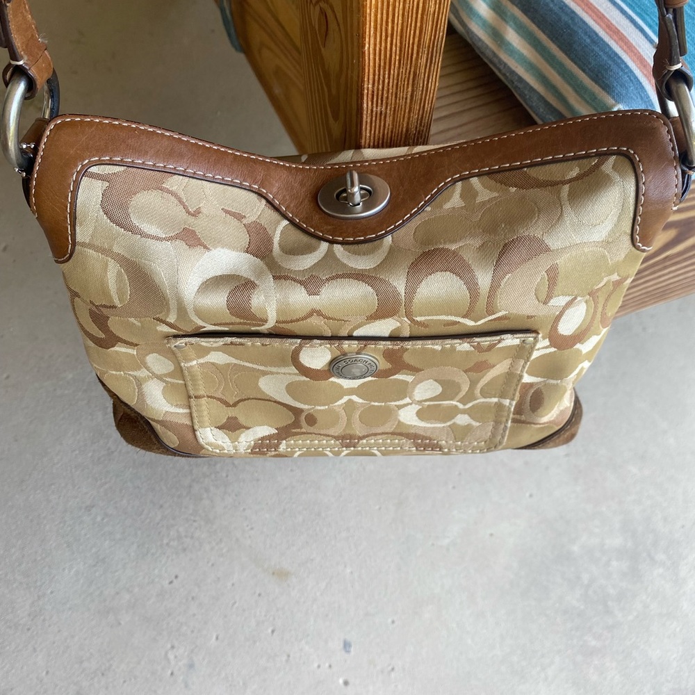 Coach bag w/ signature logo. Canvas with suede -leather strap. GREAT CONDITION. - Picture 15 of 16
